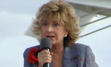 Дубовицкая в тон тапочкам, Дроботенко — в тон шуткам: как сейчас живут герои Аншлага