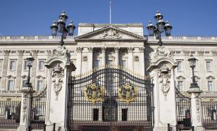 Слуга Елизаветы II обворовал королеву на 100 тысяч фунтов