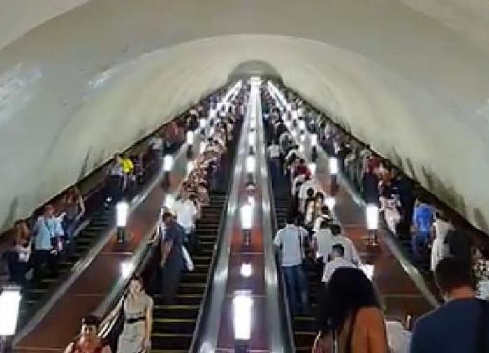 Начали – стырили. Почему петербургское метро строится медленно