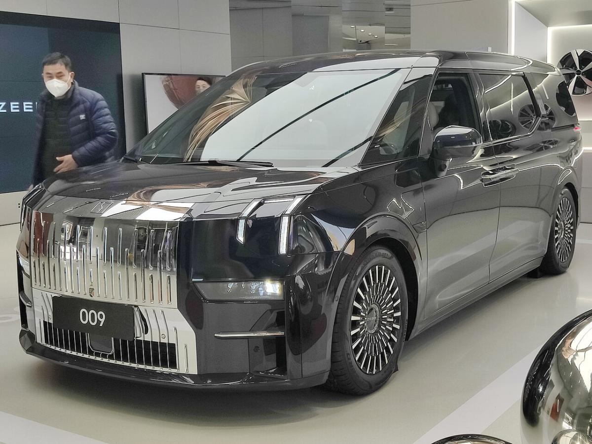 Продажи гибридного внедорожника Zeekr 9X стартуют в августе 2025 года