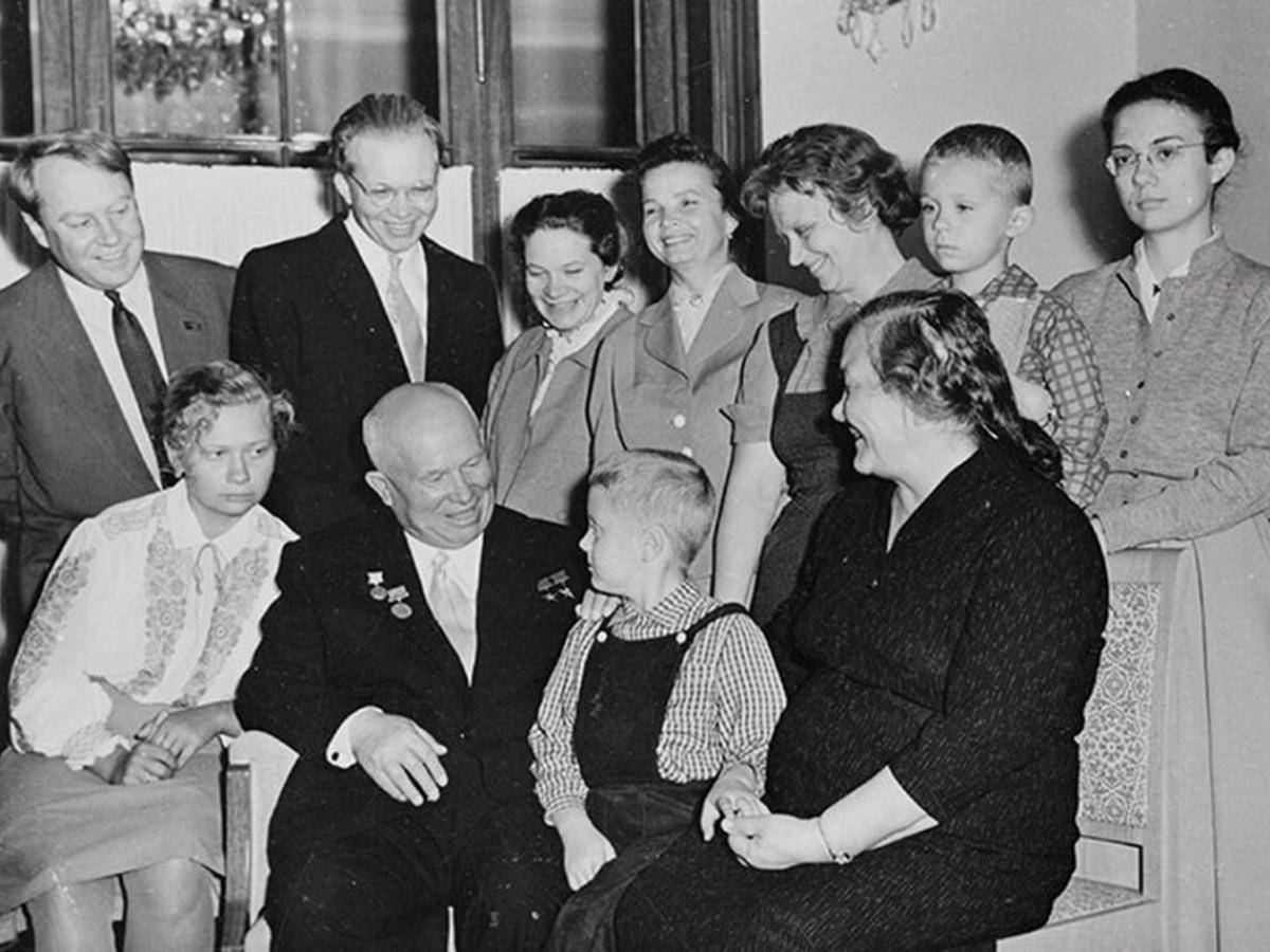 Хрущев никита сергеевич фото. Никита хрущёв 1954. Хрущев никита сергеевич награды. Никита хрущев 1964. Сергей никитич хрущёв.