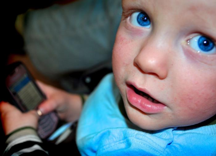 Японские учёные обнаружили задержку развития у малышей из-за гаджетов