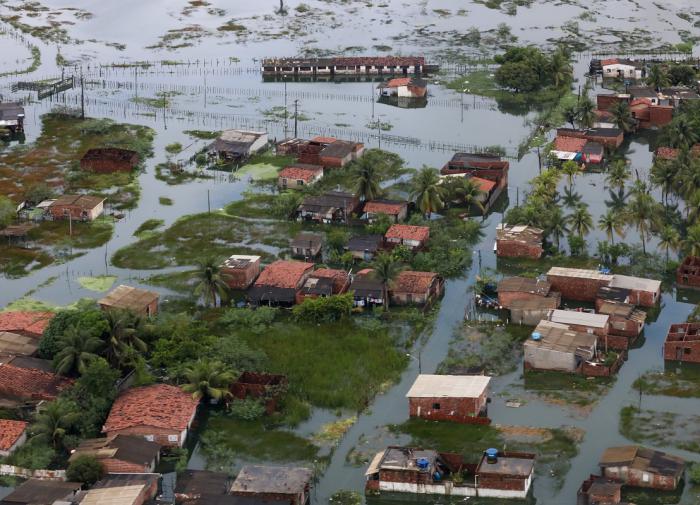 На западе Бразилии бушует наводнение
