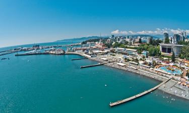 Осень в Сочи пахнет летом: 100 лет курорту — и отдых в бархатный сезон стал неожиданно дешевле