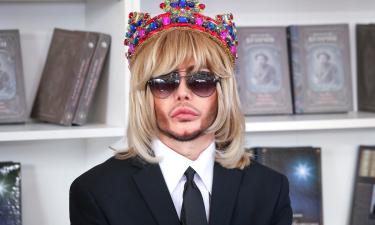 Шантаж и вымогательство: адвокат Ярмуш высказалась о планах сына Зверева отсудить у стилиста 25 миллионов рублей