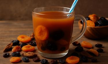 Компот из сухофруктов выводит натрий и лишнюю воду — диетолог Анна Белоусова