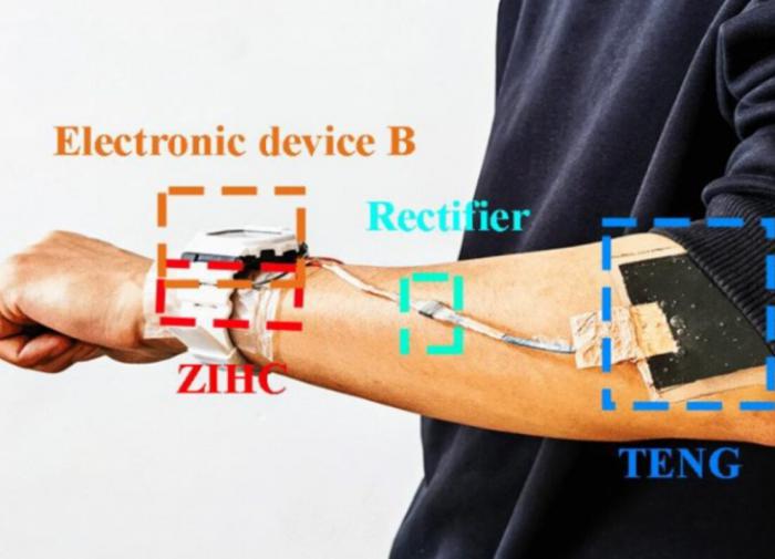 Учёные создали устройство, заряжающееся энергией человека