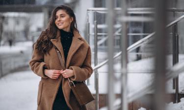 Пальто верблюжьего цвета вошло в базовый зимний гардероб 2025-26 — InStyle