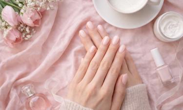 Коричневые оттенки лака входят в базу маникюра 2026 — nail-эксперт Патти Янки