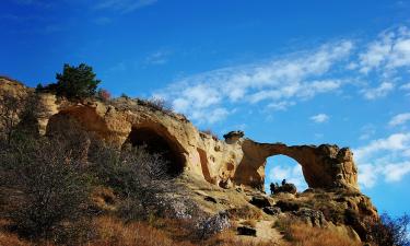Скала с дырой или ворота в мир легенд: что скрывает гора, вдохновившая Лермонтова