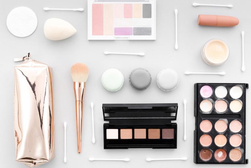Набор косметики для дневного макияжа