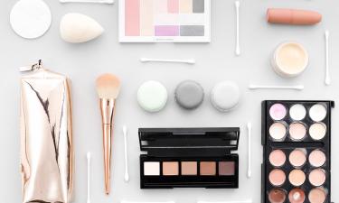 Несовместимость текстур ухода и тонального крема вызывает скатывание покрытия