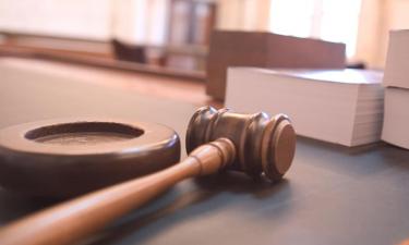 Суд лишил родительских прав мать, заточившую 7-летнего ребенка в антисанитарных условиях