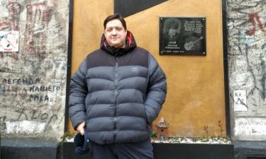 Ему было тяжело: какие слова мать актёра Романа Попова произнесла на траурной церемонии