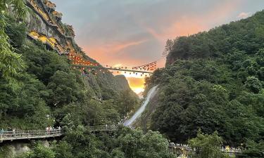 Прогулочные тропы в ущелье Вансянь открыты для гостей — гиды