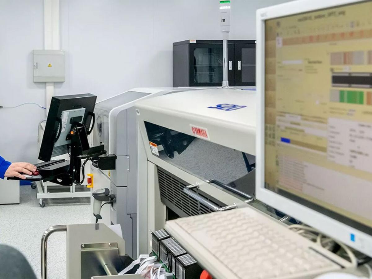 Прорыв в молекулярной динамике: искусственный интеллект открыл путь к новым квантовым материалам