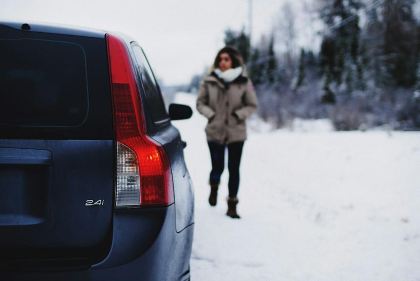 Девушка в дороге