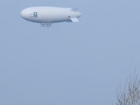 Дирижабль с рекламой водки рухнул в саду пенсионерки. 