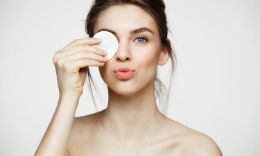 Не мицелляркой единой: как смывать макияж, чтобы кожа светилась