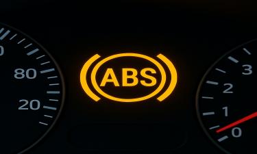 Импульсное торможение сохранило управляемость зимой по данным АвтоВзгляда