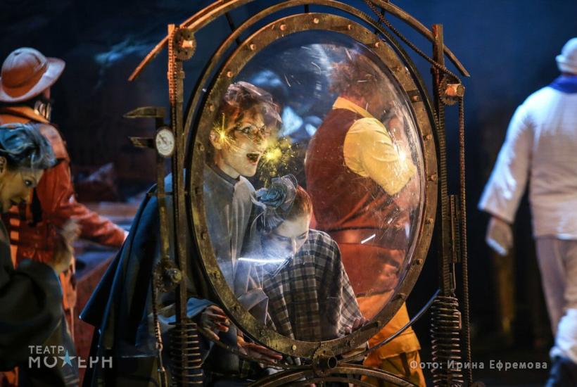 Сцена из спектакля театра Модерн Затерянный мир