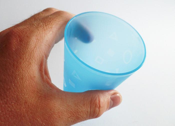 Горячие напитки из пластиковых стаканчиков опасны для здоровья