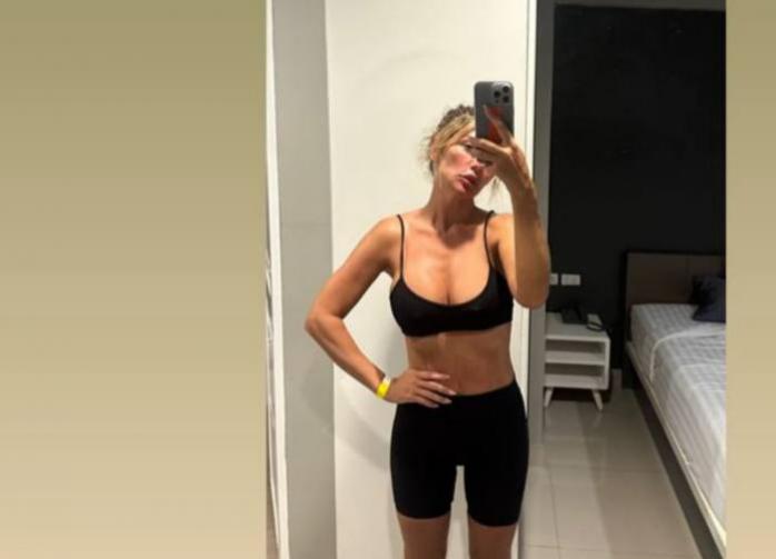 Певица Анна Седокова показала фигуру до и после месяца жизни на необитаемом острове
