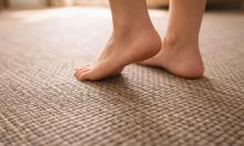 Ламинат и паркет отправляют на свалку: новый пол оказался теплее, тише и без возни