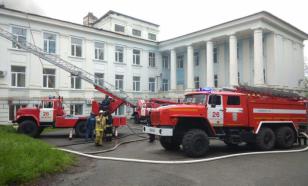 В Приморье, в городе Партизанске загорелась кровля больницы