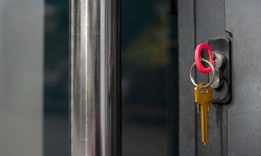 В России предложили ограничить возвращение Booking и Airbnb