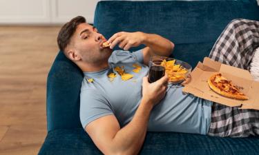 Недосып и стресс зимой провоцируют переедание — диетолог Соломатина