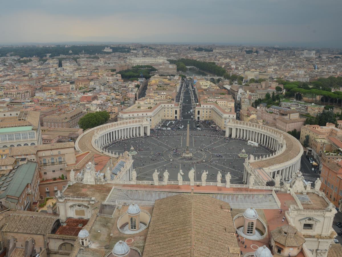 Современные технологии в Ватикане: новый папа и его загадочные часы