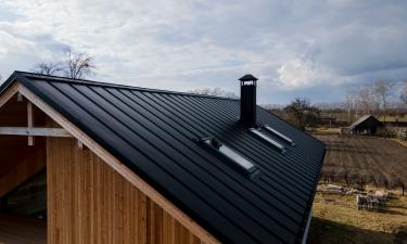 Рекомендуется проводить осмотр крыши после ливней — кровельщики