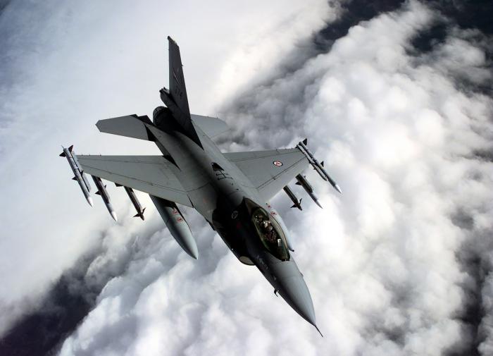 В Сеть попало уничтожение американского истребителя F-16 в секторе Газа
