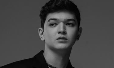 Роковой жёлто-синий пакет: почему концерты Акмаля отменили в Казахстане