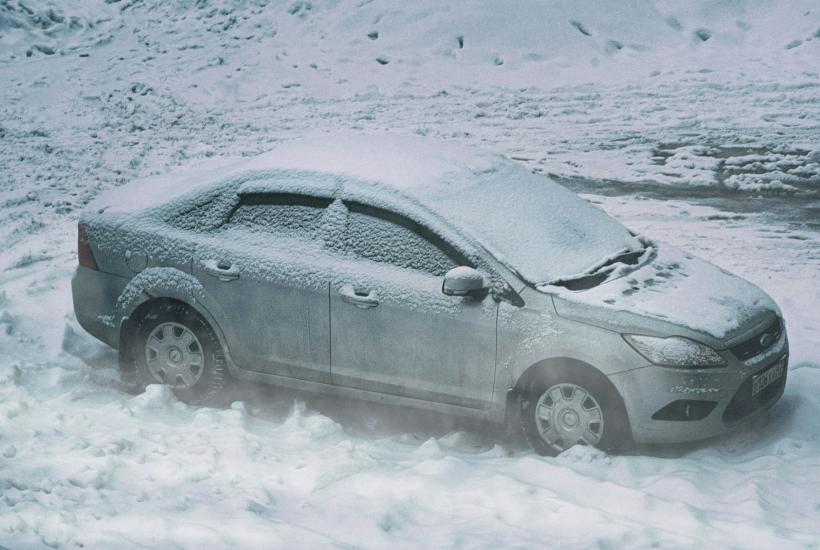 Автомобиль в снегу