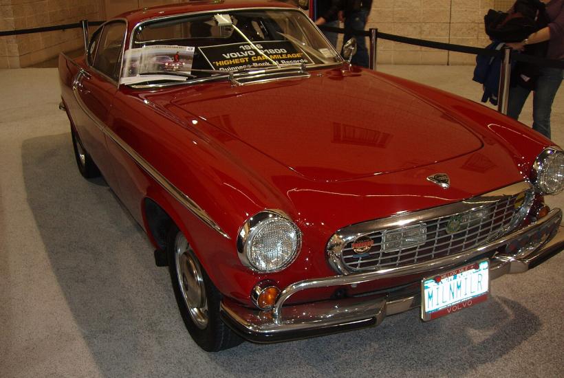 Volvo P1800S, который до сих пор удерживает мировой рекорд по пробегу среди некоммерческих автомобилей с одним владельцем. Фотография сделана на Автошоу (2007, Филадельфия)