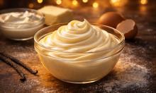 Торт получится роскошным даже у новичков: этот крем превращает обычную сметану в воздушный бархат