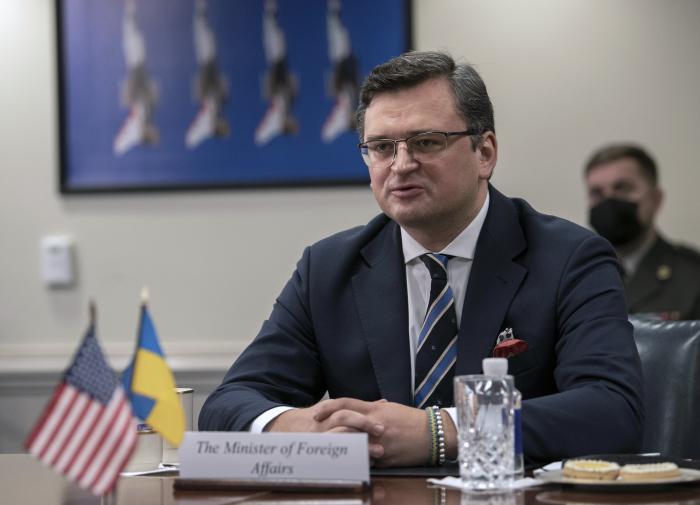 Главу украинского МИД Кулебу искусала собака
