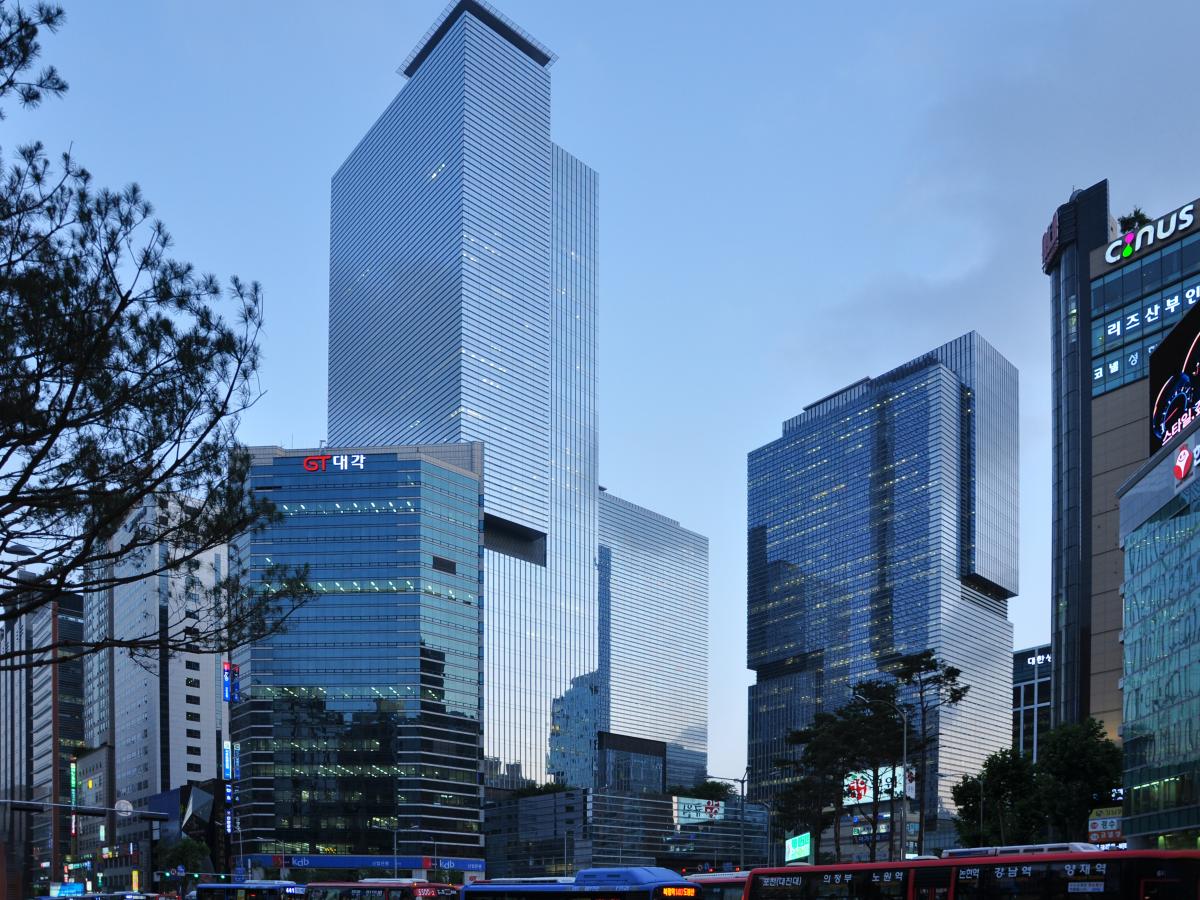 Samsung заключила многомиллиардную сделку с Tesla: что это значит для рынка полупроводников