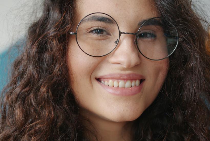 Улыбка крупным планом