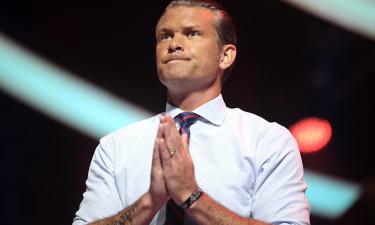 Кандидата в министры обороны США измучили две сенаторши