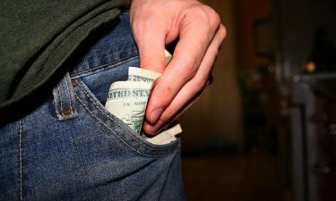 Российские компании ищут, где урезать: зарплаты растут быстрее, чем производительность