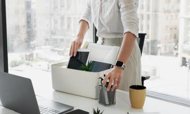 Увольнение не делает человека менее ценным — психолог Мухина