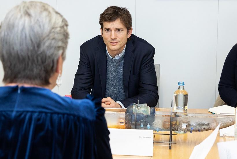 Эштон Кутчер Эштон Кутчер
