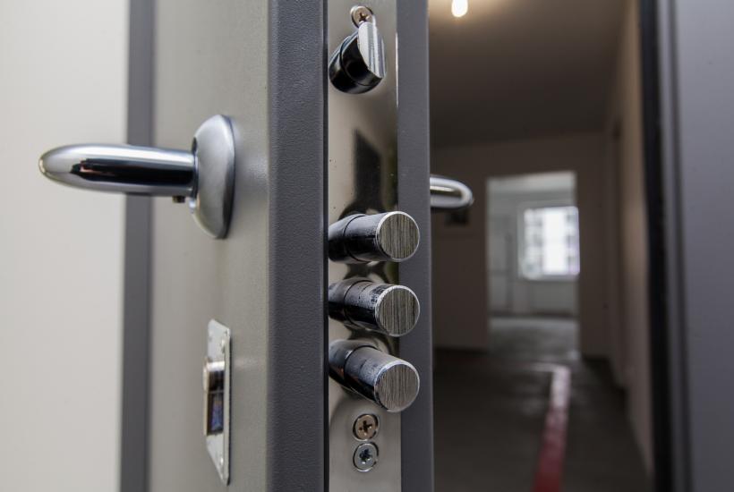 Ручка и замок на входной двери