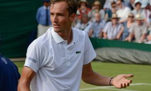 Российский теннисист Медведев признался, что впервые послал воздушный поцелуй тренеру на AO