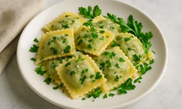 Для соуса равиоли используют сливки, чеснок и пармезан — madeleinekitchen