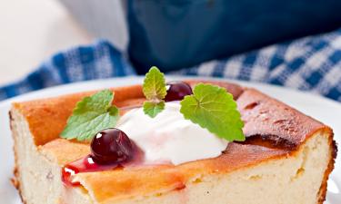 Манка в творожной запеканке впитывает влагу и сохраняет форму — кулинары