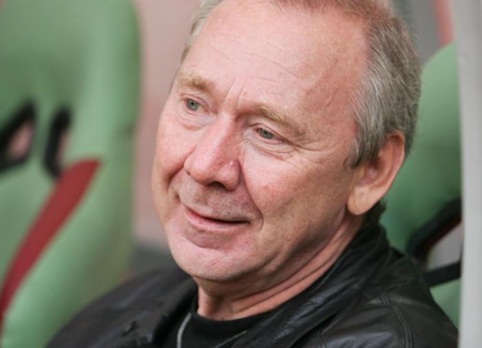 Экс-тренер "Спартака" Романцев поддержал идею возвращения алкоголя на стадионы Экс-тренер "Спартака" Романцев поддержал идею возвращения алкоголя на стадионы